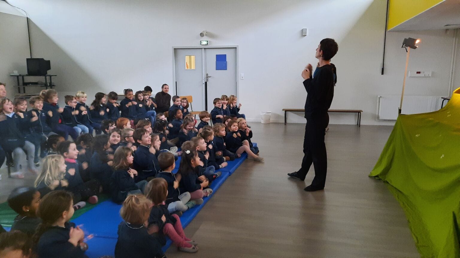 Spectacle Les Chardons En Maternelle Institution Notre Dame